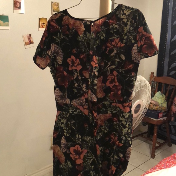 Jumper - Picture 2 of 2